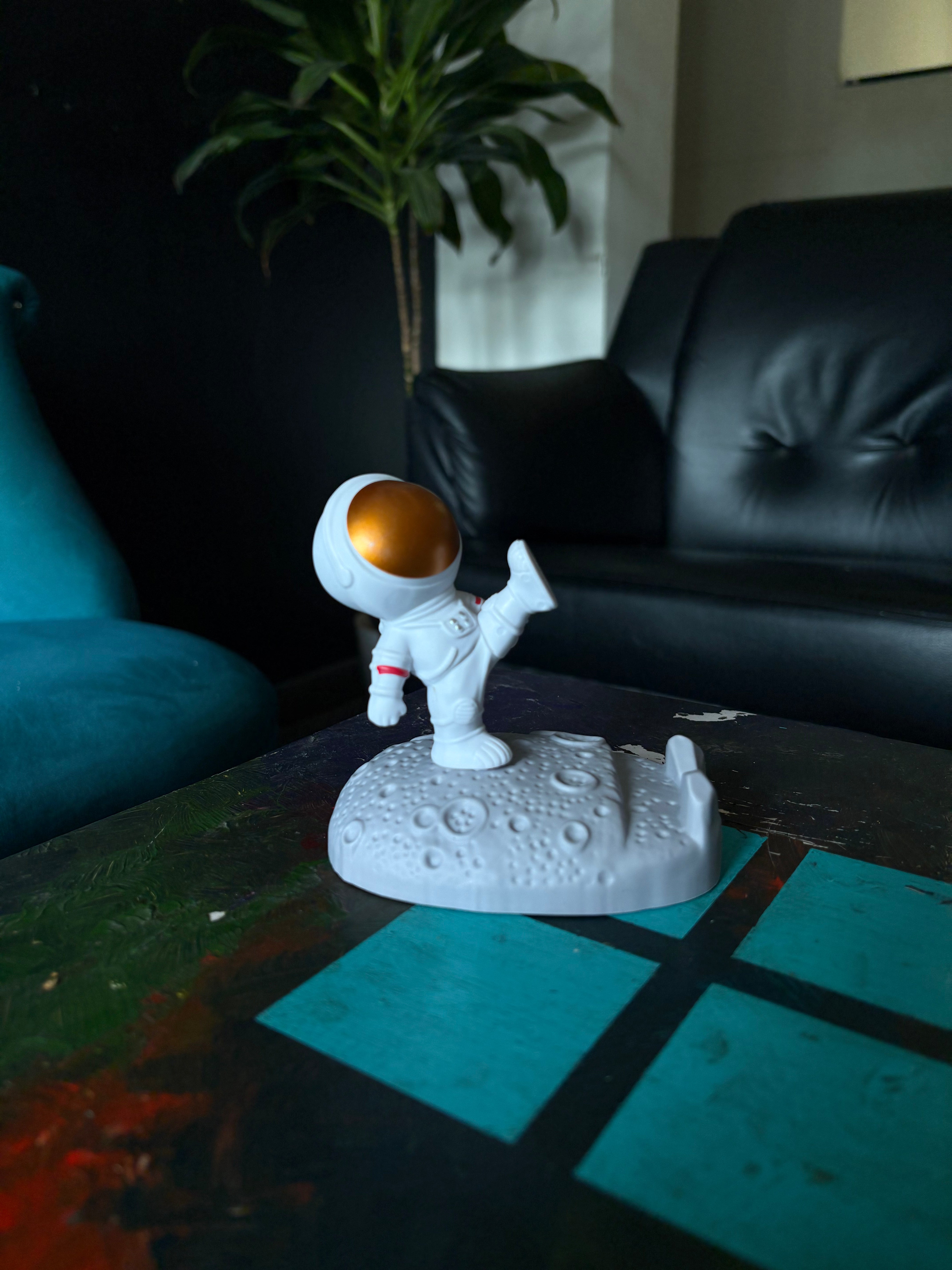 Astronaut Mobile Holder – Adjustable Multi-Purpose Phone Stand for All Smartphones, Ideal for Desk & Table Use